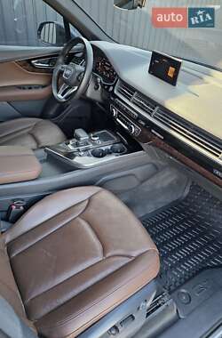 Внедорожник / Кроссовер Audi Q7 2016 в 