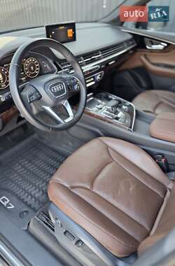 Внедорожник / Кроссовер Audi Q7 2016 в 