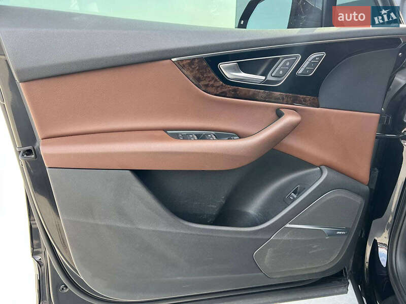 Позашляховик / Кросовер Audi Q7 2017 в Львові