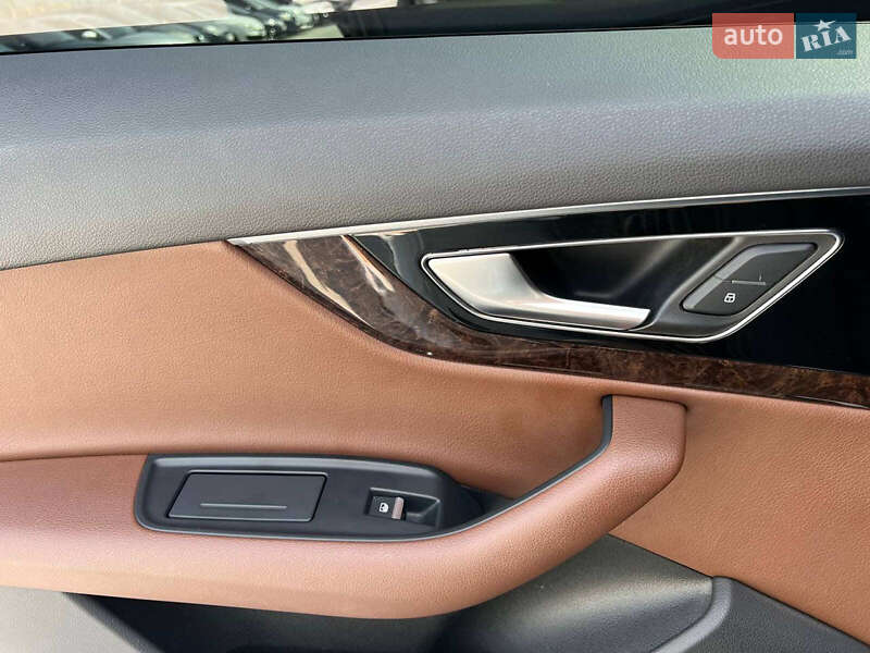 Позашляховик / Кросовер Audi Q7 2017 в Львові
