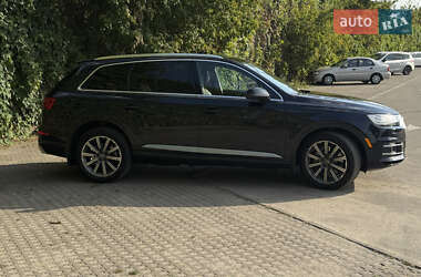 Внедорожник / Кроссовер Audi Q7 2017 в 