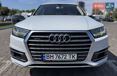 Позашляховик / Кросовер Audi Q7 2016 в 