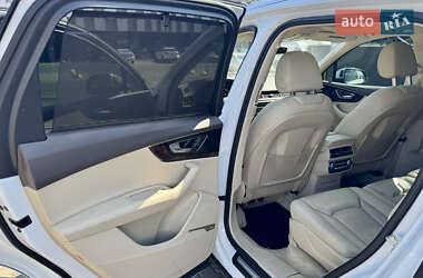 Позашляховик / Кросовер Audi Q7 2016 в 