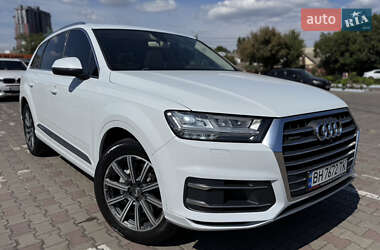 Позашляховик / Кросовер Audi Q7 2016 в 