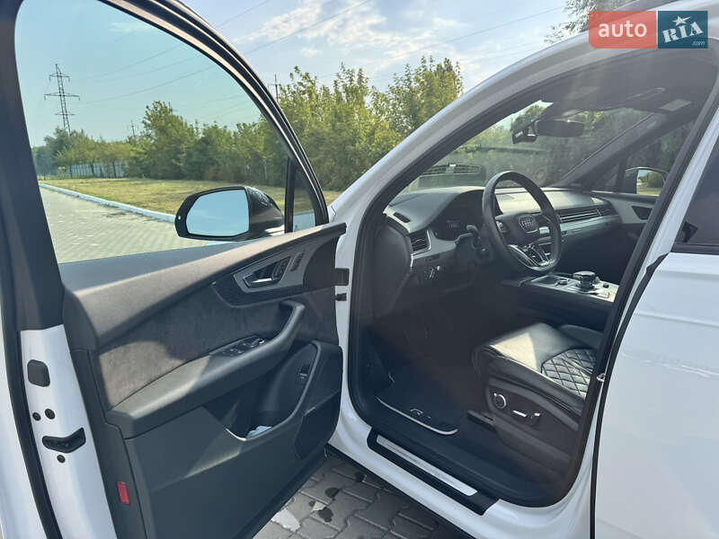 Внедорожник / Кроссовер Audi Q7 2019 в Черновцах