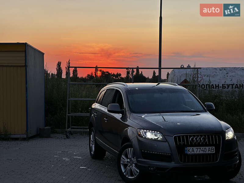 Внедорожник / Кроссовер Audi Q7 2011 в Вишневом