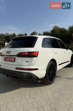 Позашляховик / Кросовер Audi Q7 2020 в 