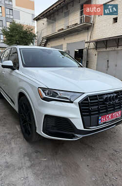 Позашляховик / Кросовер Audi Q7 2020 в 
