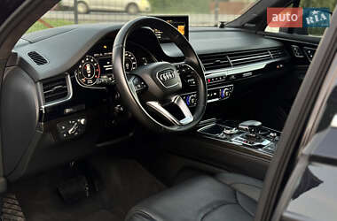 Позашляховик / Кросовер Audi Q7 2018 в 