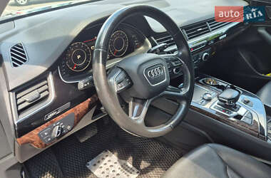 Внедорожник / Кроссовер Audi Q7 2015 в 
