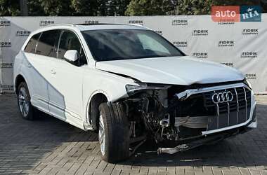 Внедорожник / Кроссовер Audi Q7 2021 в 