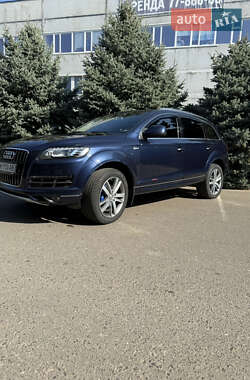Позашляховик / Кросовер Audi Q7 2013 в 