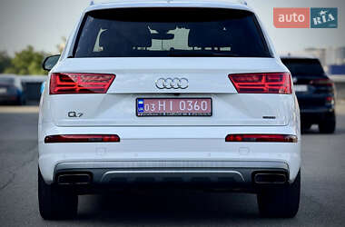 Позашляховик / Кросовер Audi Q7 2017 в 