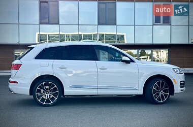 Позашляховик / Кросовер Audi Q7 2017 в 