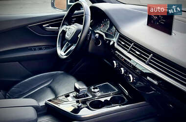 Позашляховик / Кросовер Audi Q7 2017 в 