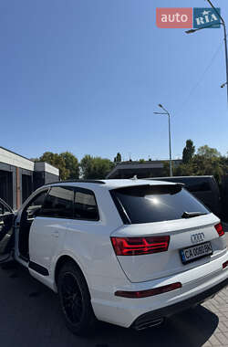 Внедорожник / Кроссовер Audi Q7 2017 в 