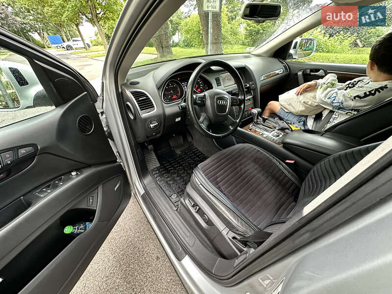 Позашляховик / Кросовер Audi Q7 2009 в Києві