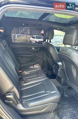 Позашляховик / Кросовер Audi Q7 2017 в 