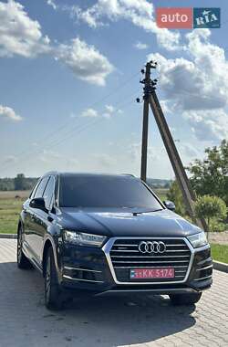 Позашляховик / Кросовер Audi Q7 2017 в 