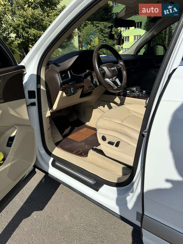 Позашляховик / Кросовер Audi Q7 2016 в Дрогобичі