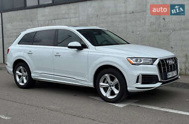 Позашляховик / Кросовер Audi Q7 2022 в 