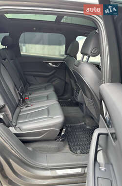 Позашляховик / Кросовер Audi Q7 2020 в 