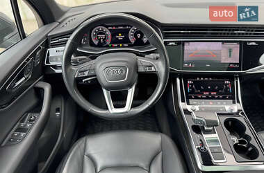 Позашляховик / Кросовер Audi Q7 2020 в 