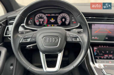 Позашляховик / Кросовер Audi Q7 2020 в 