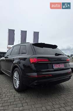 Позашляховик / Кросовер Audi Q7 2020 в 