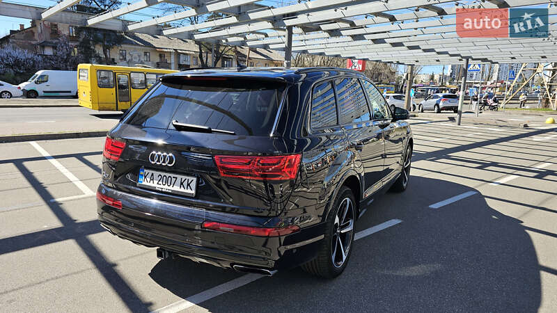 Позашляховик / Кросовер Audi Q7 2018 в Обухові