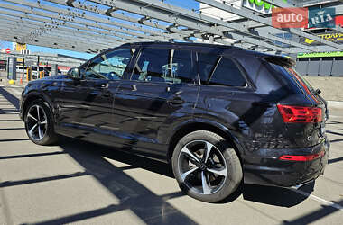 Внедорожник / Кроссовер Audi Q7 2018 в 
