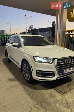 Внедорожник / Кроссовер Audi Q7 2016 в 