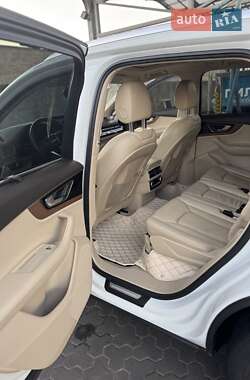 Внедорожник / Кроссовер Audi Q7 2016 в 
