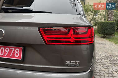 Внедорожник / Кроссовер Audi Q7 2017 в 