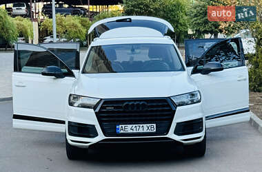 Позашляховик / Кросовер Audi Q7 2016 в 