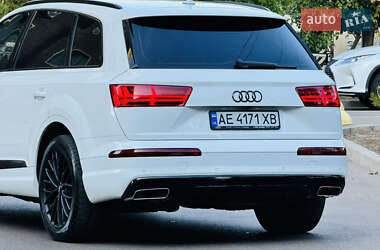 Позашляховик / Кросовер Audi Q7 2016 в 