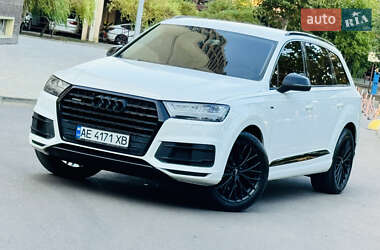 Позашляховик / Кросовер Audi Q7 2016 в 