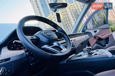 Позашляховик / Кросовер Audi Q7 2016 в 