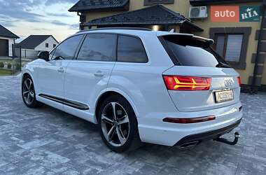 Позашляховик / Кросовер Audi Q7 2016 в 