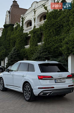 Внедорожник / Кроссовер Audi Q7 2021 в 