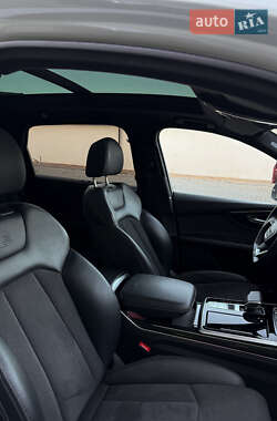 Внедорожник / Кроссовер Audi Q7 2021 в 