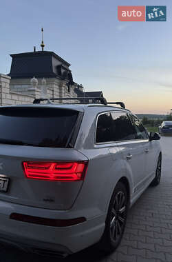 Внедорожник / Кроссовер Audi Q7 2015 в 