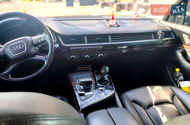 Позашляховик / Кросовер Audi Q7 2016 в 