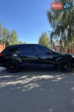 Позашляховик / Кросовер Audi Q7 2025 в 