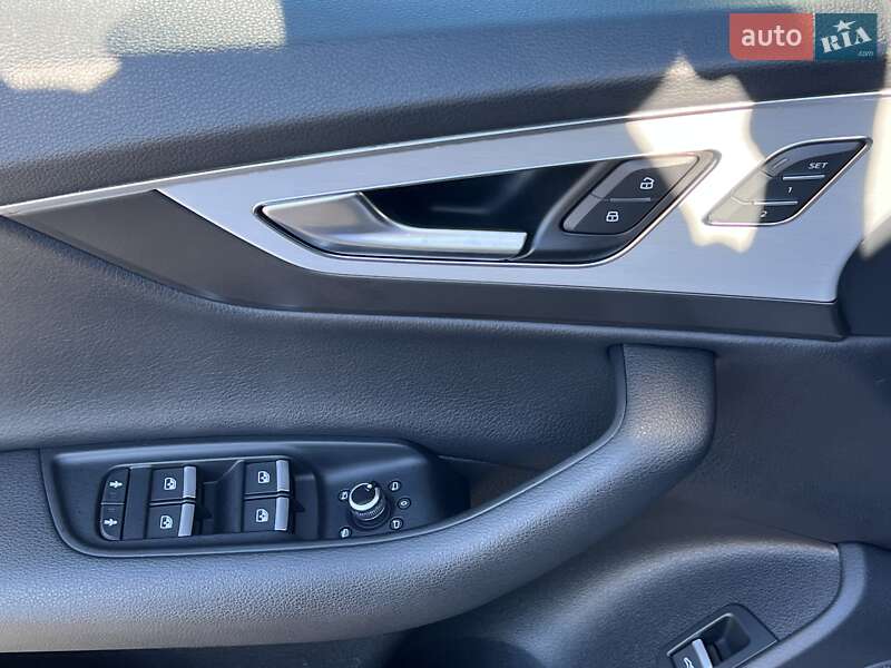 Позашляховик / Кросовер Audi Q7 2018 в Києві фото 12 Позашляховик / Кросовер Audi Q7 2018 в Києві