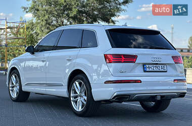 Позашляховик / Кросовер Audi Q7 2018 в 