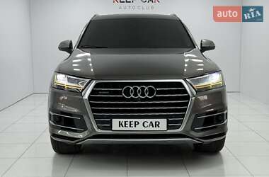 Позашляховик / Кросовер Audi Q7 2017 в 