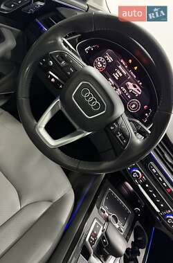 Позашляховик / Кросовер Audi Q7 2017 в 