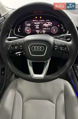 Позашляховик / Кросовер Audi Q7 2017 в 