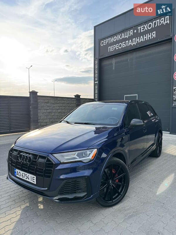 Позашляховик / Кросовер Audi Q7 2019 в Ужгороді